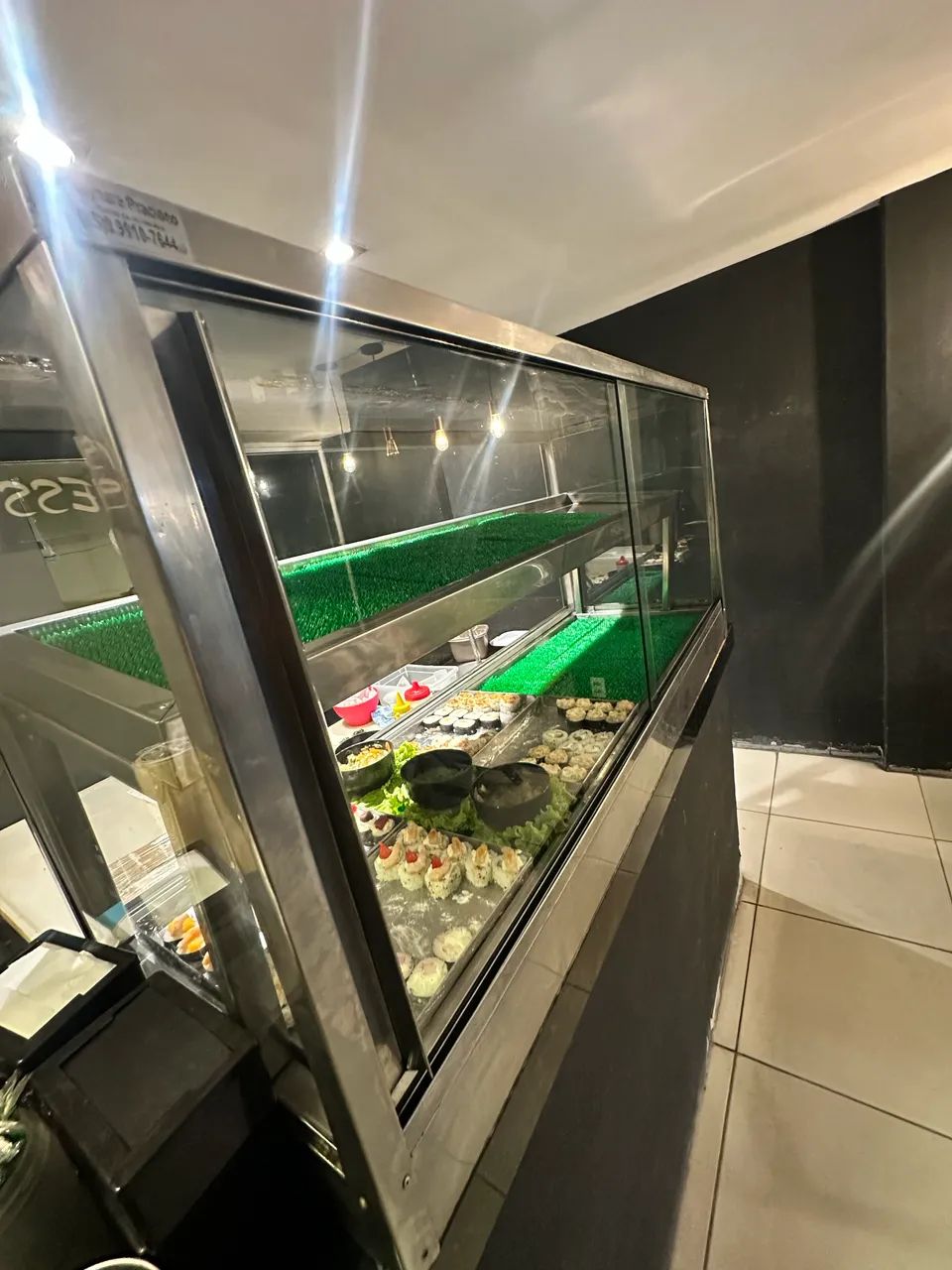 Vitrine Refrigerada para Sushi 1,80m - Motor Externo 