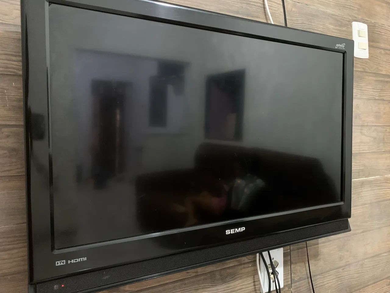 Tv semp 32 polegadas com defeito 