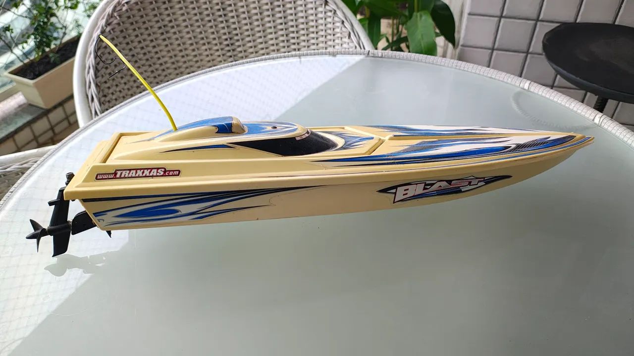 LANCHA BLAST TRAXXAS, com controle remoto e bateria  - Foto 4