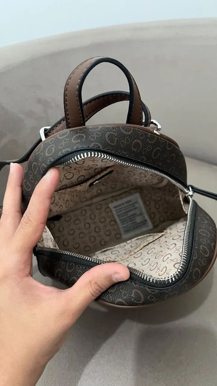 Mochila Guess Monograma Marrom - Foto 2