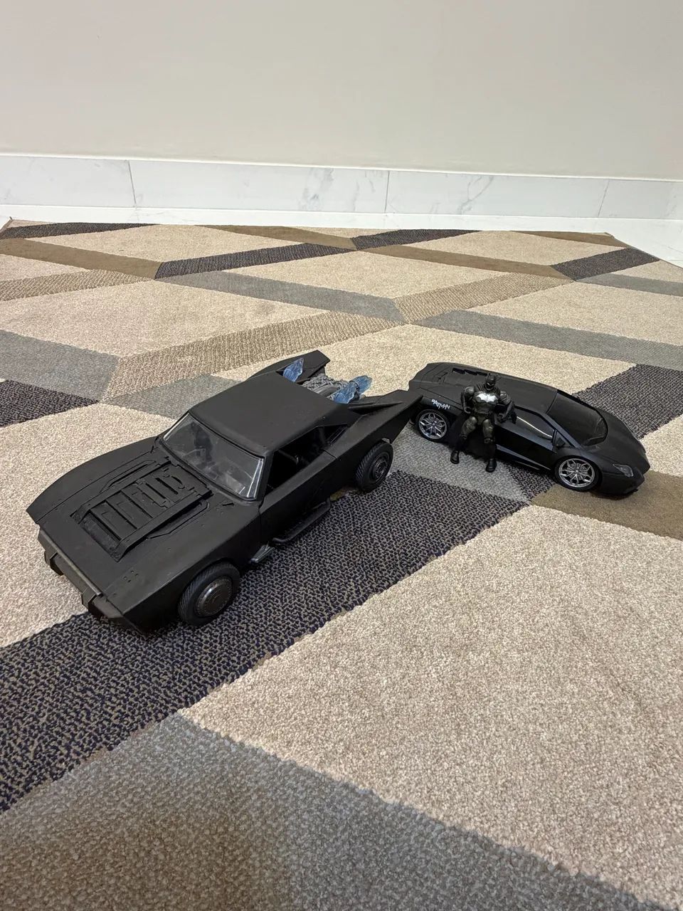 CARROS BATMAN PRATICAMENTE NOVOS