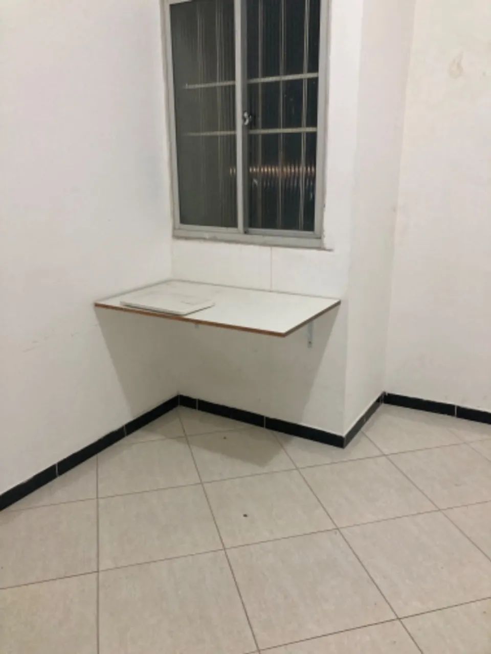 Mesa de parede / bancada suspensa - usada