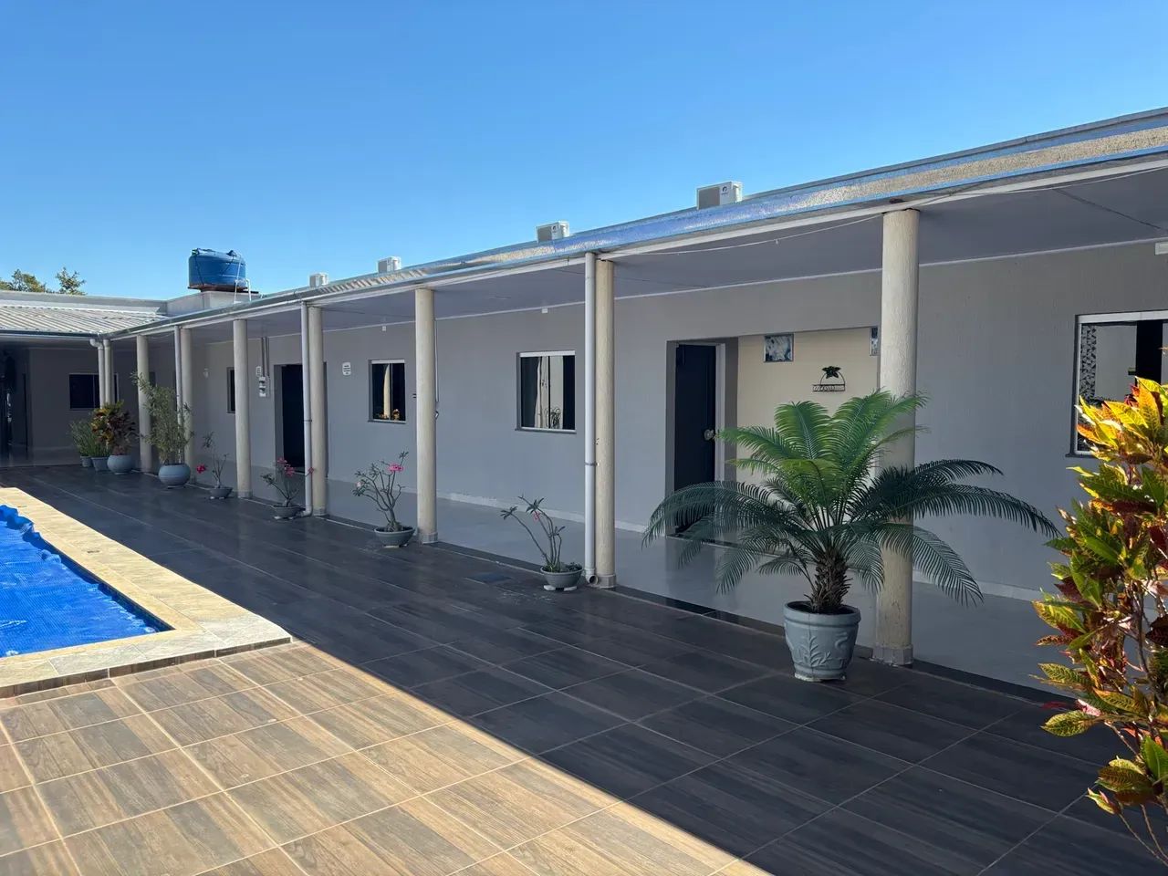 CASA EM ARUANÃ-GO / 08 SUÍTES - Lote: 720m2 - Foto 2