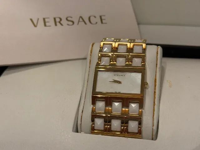 Relógio Versace Feminino Retangular (Ref. 85Q) Dourado e Branco - Original, Sem Uso - Foto 2