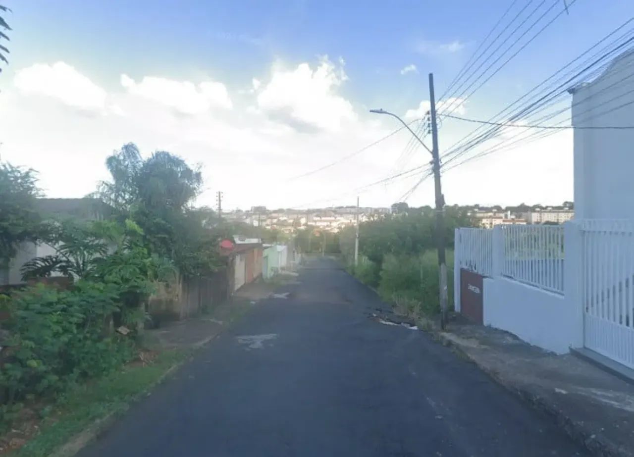 Terreno à venda no bairro Luizote.