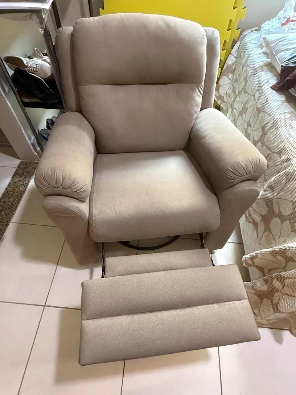 Poltrona Pelmex Gitatória Com Balanço E Reclino Bege - Foto 5