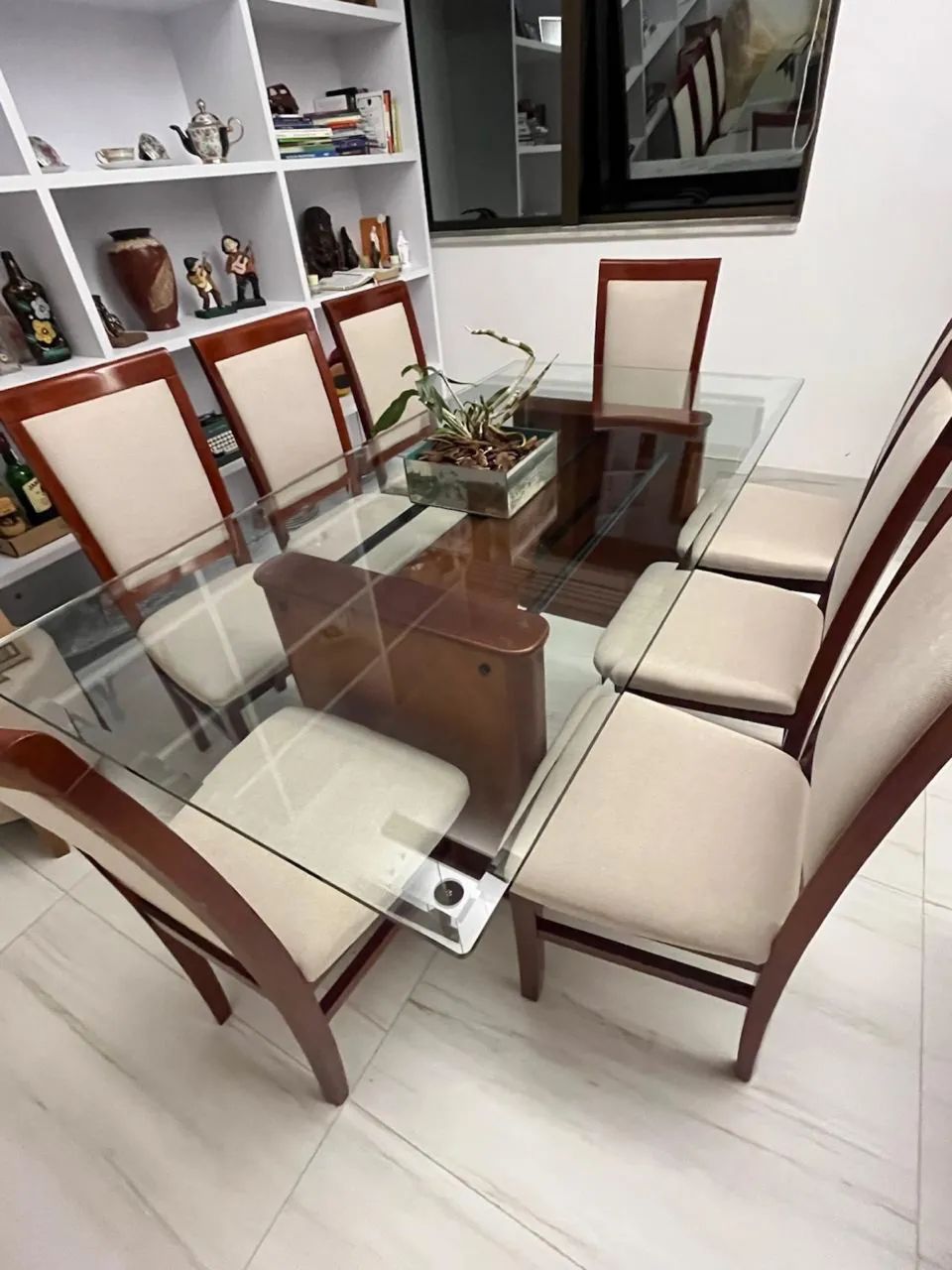 MESA DE 2X1M COM 8 CADEIRAS COM ESTOFADO EM LINHO  - Foto 2