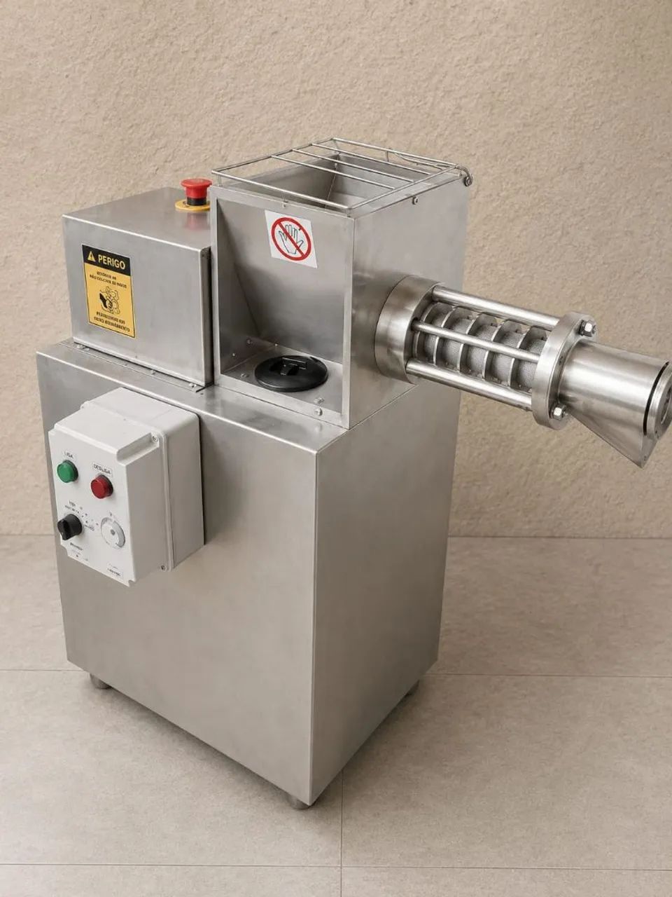 Máquina para remoção de espinhos de peixe