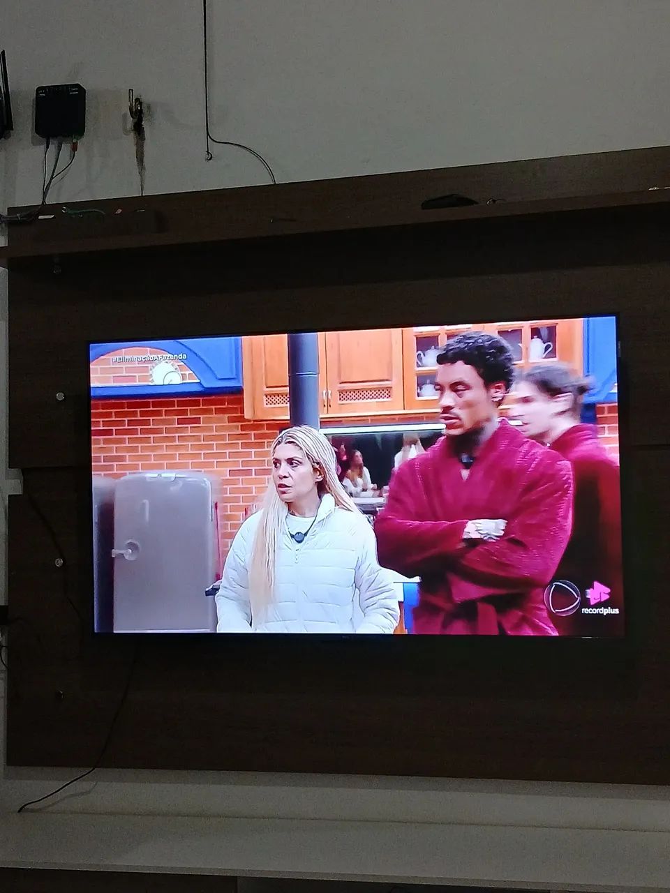 Vendo TV tcl 50 polegadas. Motivo de viagem  - Foto 2