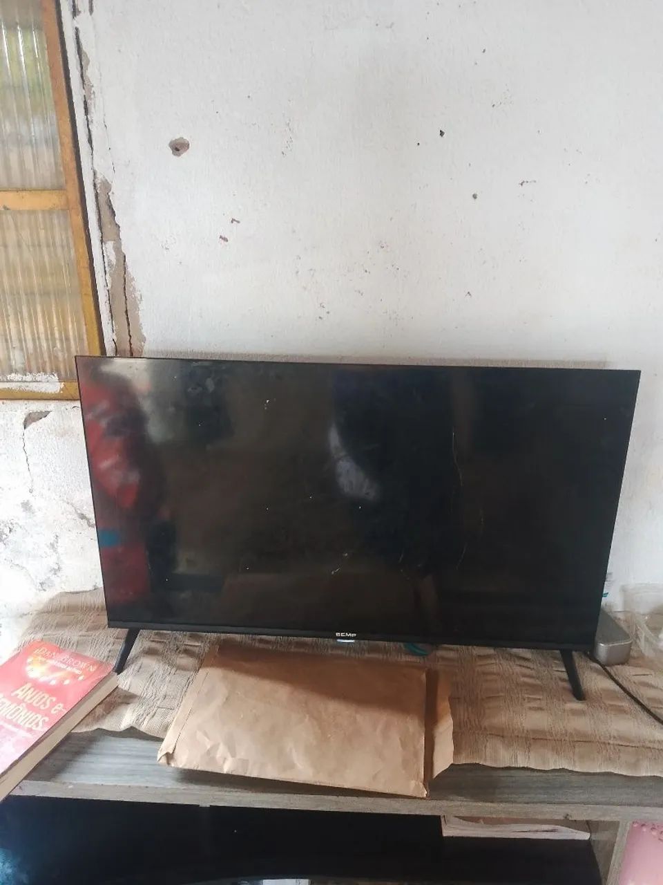 Televisão para conserto ou retirada de peças 