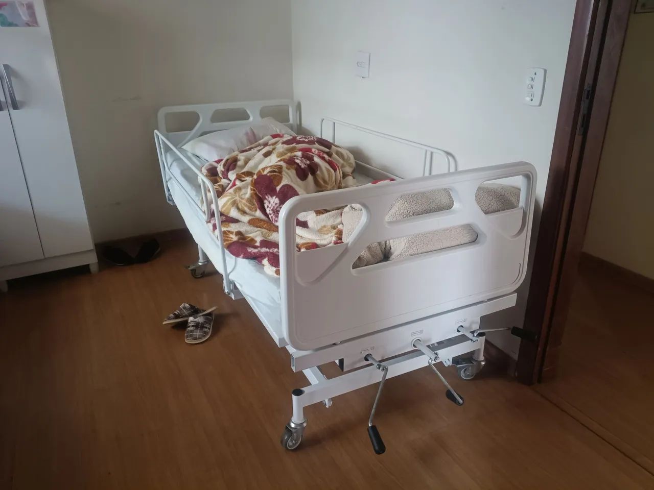 Cama hospitalar 3 manivelas