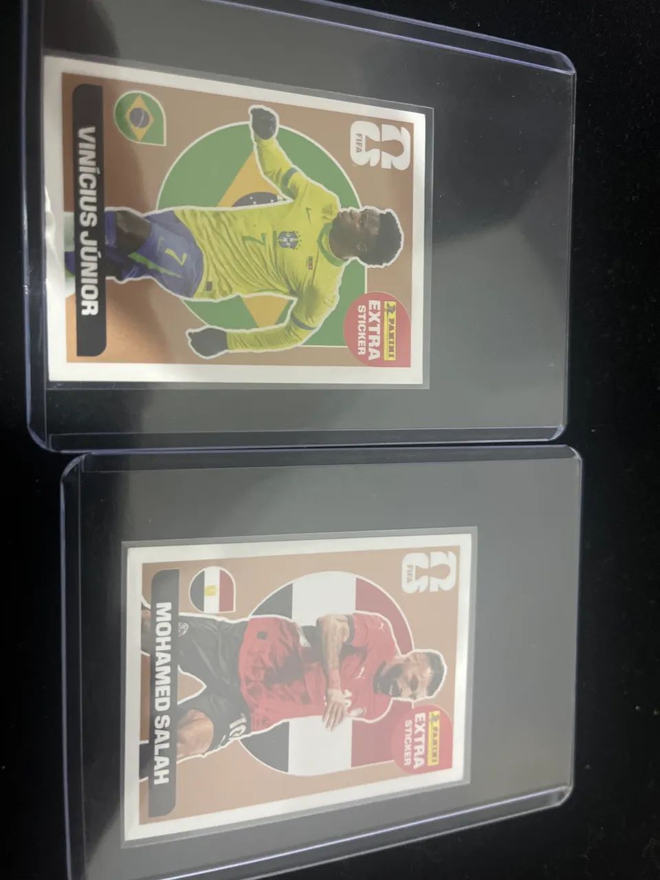 Figurinha do vini e salah bronze com acrílico 
