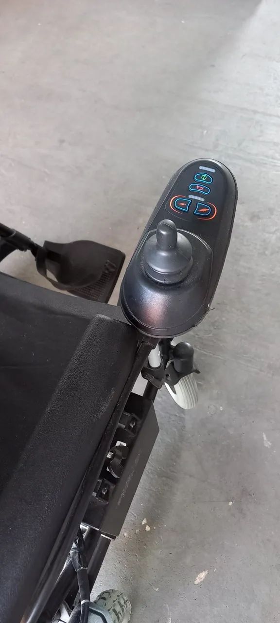 Cadeira de rodas motorizada  - Foto 4