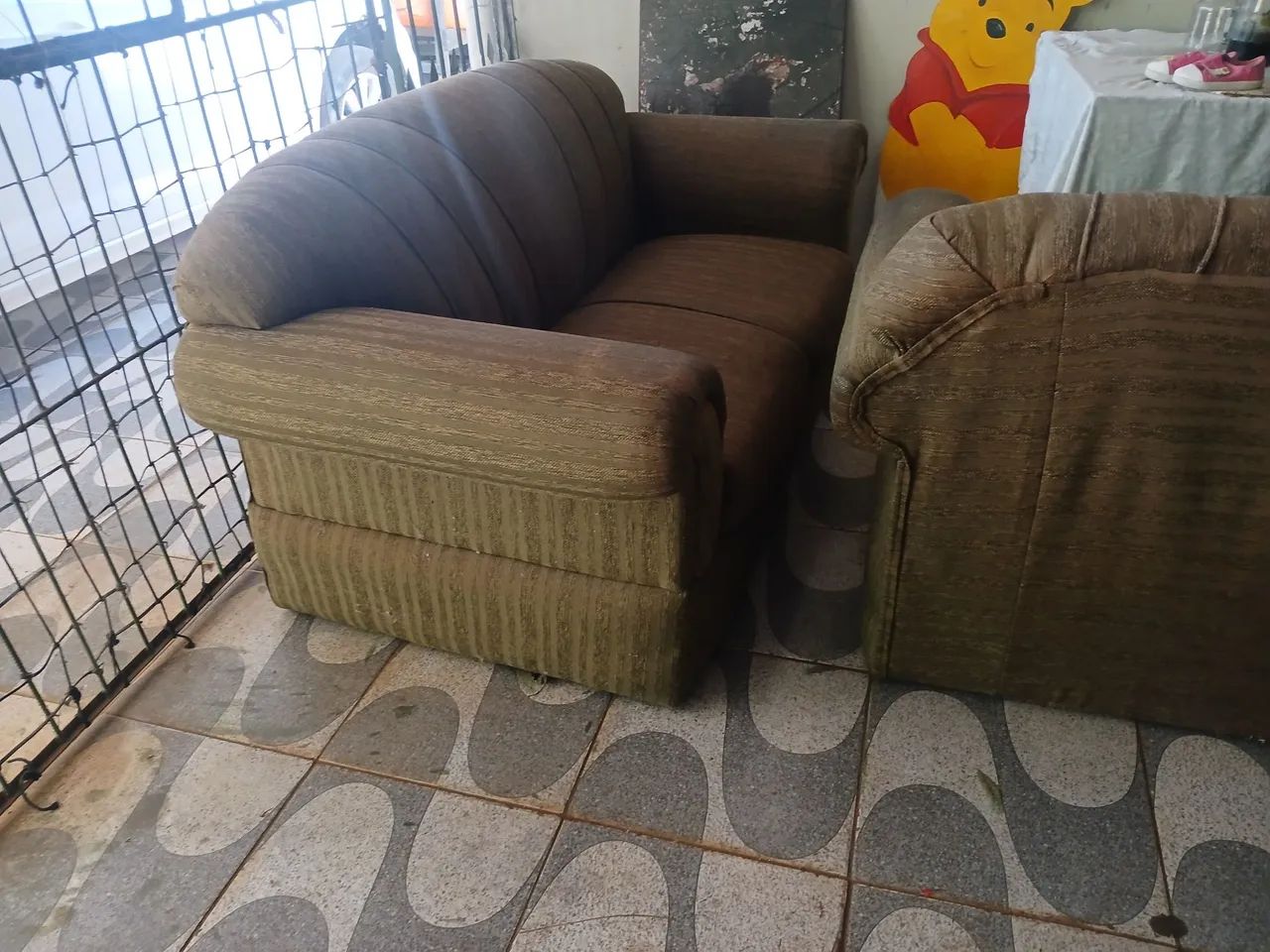 Sofá mais ou menos bom pra uso ainda  - Foto 3