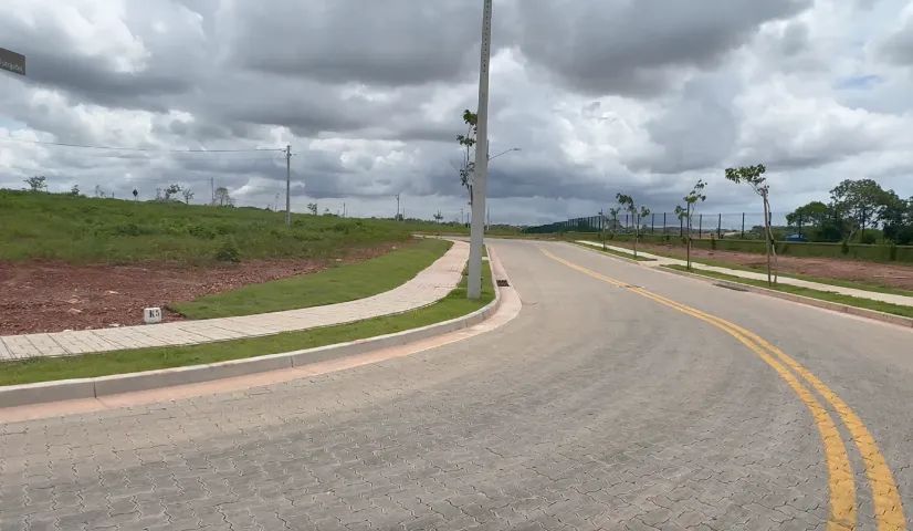 Lote Esquina - Terras 5 - 351m² - Cidade Alpha - Próximo a praça - Foto 3