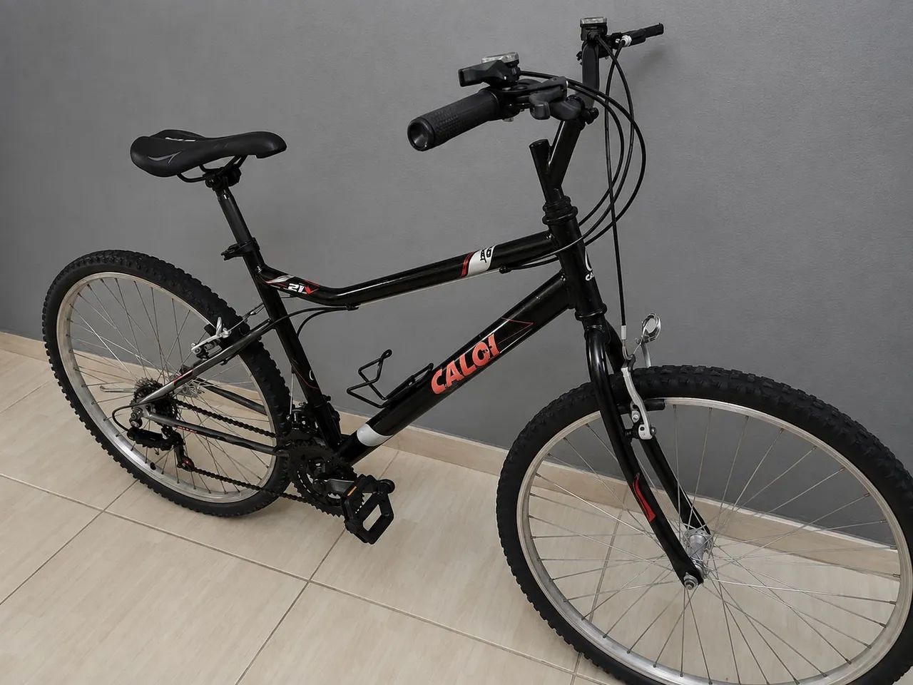 Bicicleta CALOI ARO 26 21v  - Foto 3