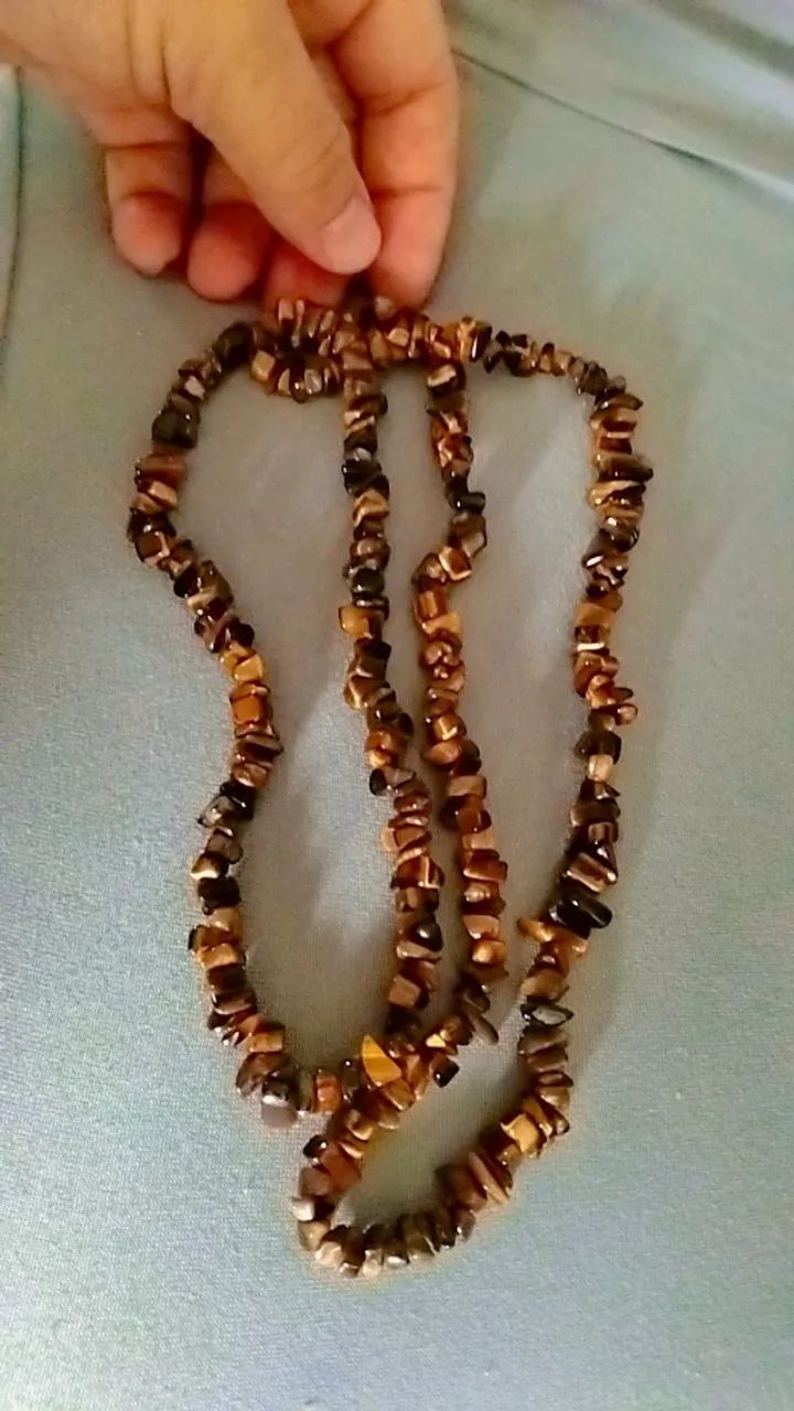 Colar de Olho de Tigre contas de pedra 44cm