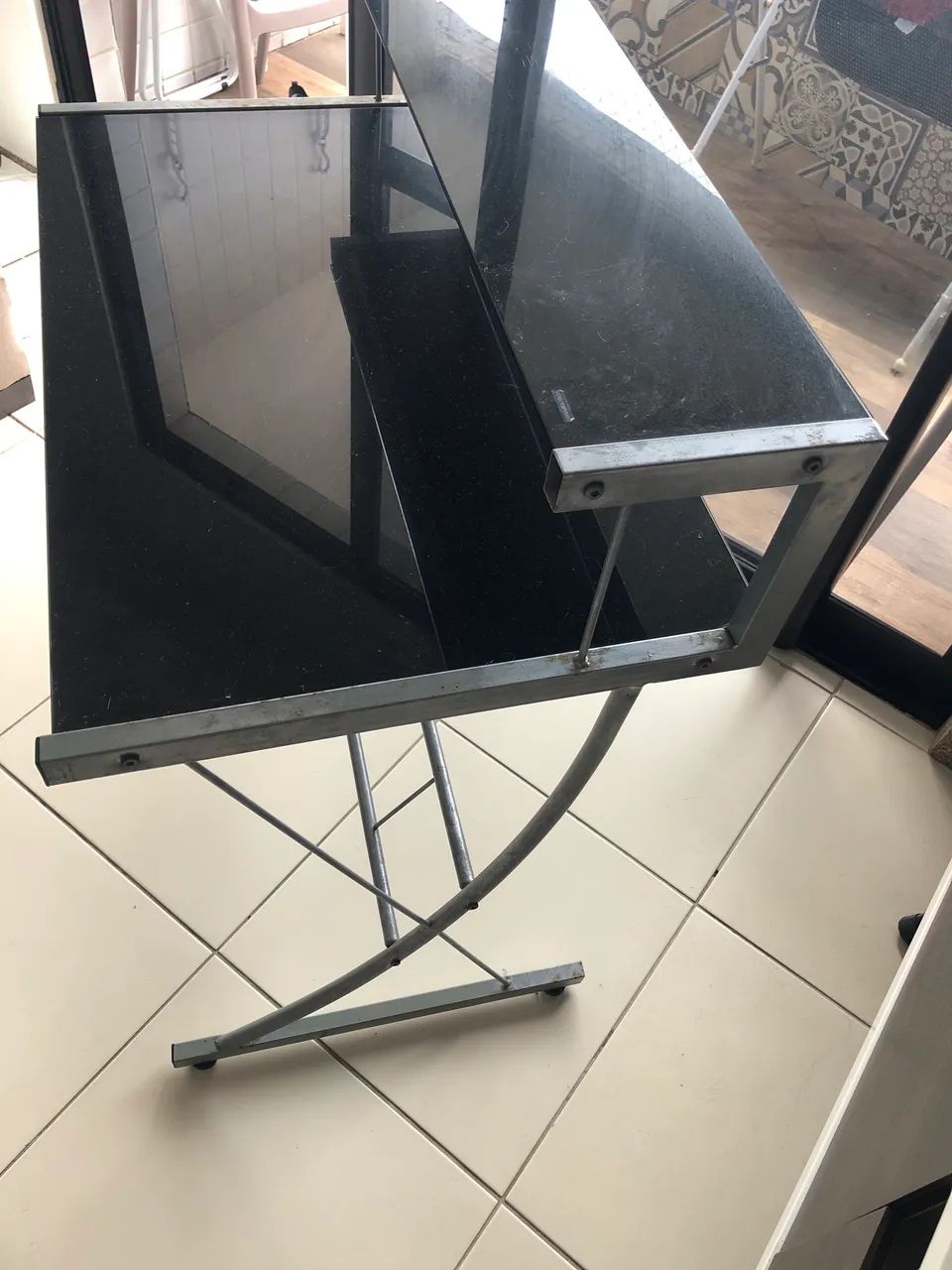 Escrivaninha de tampo de vidro  - Foto 3