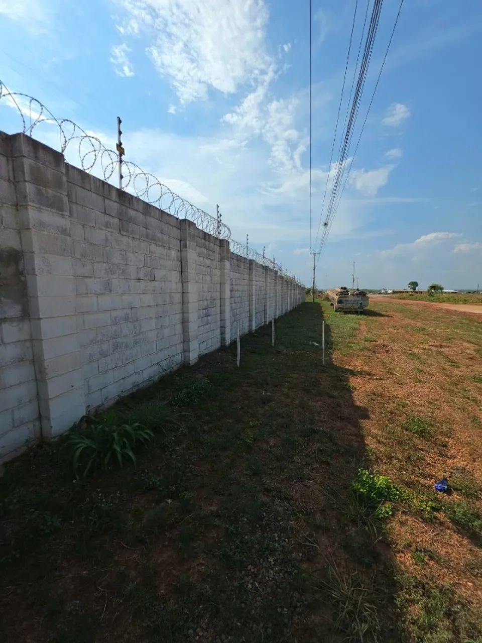 Terreno de 8200m2, com barracão de aproximadamente 1200m2 de área construida. - Foto 4