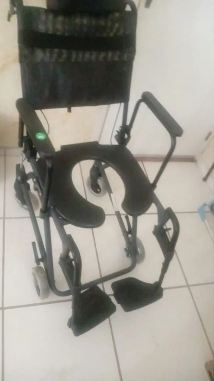 Cadeira de rodas de banho  - Foto 2