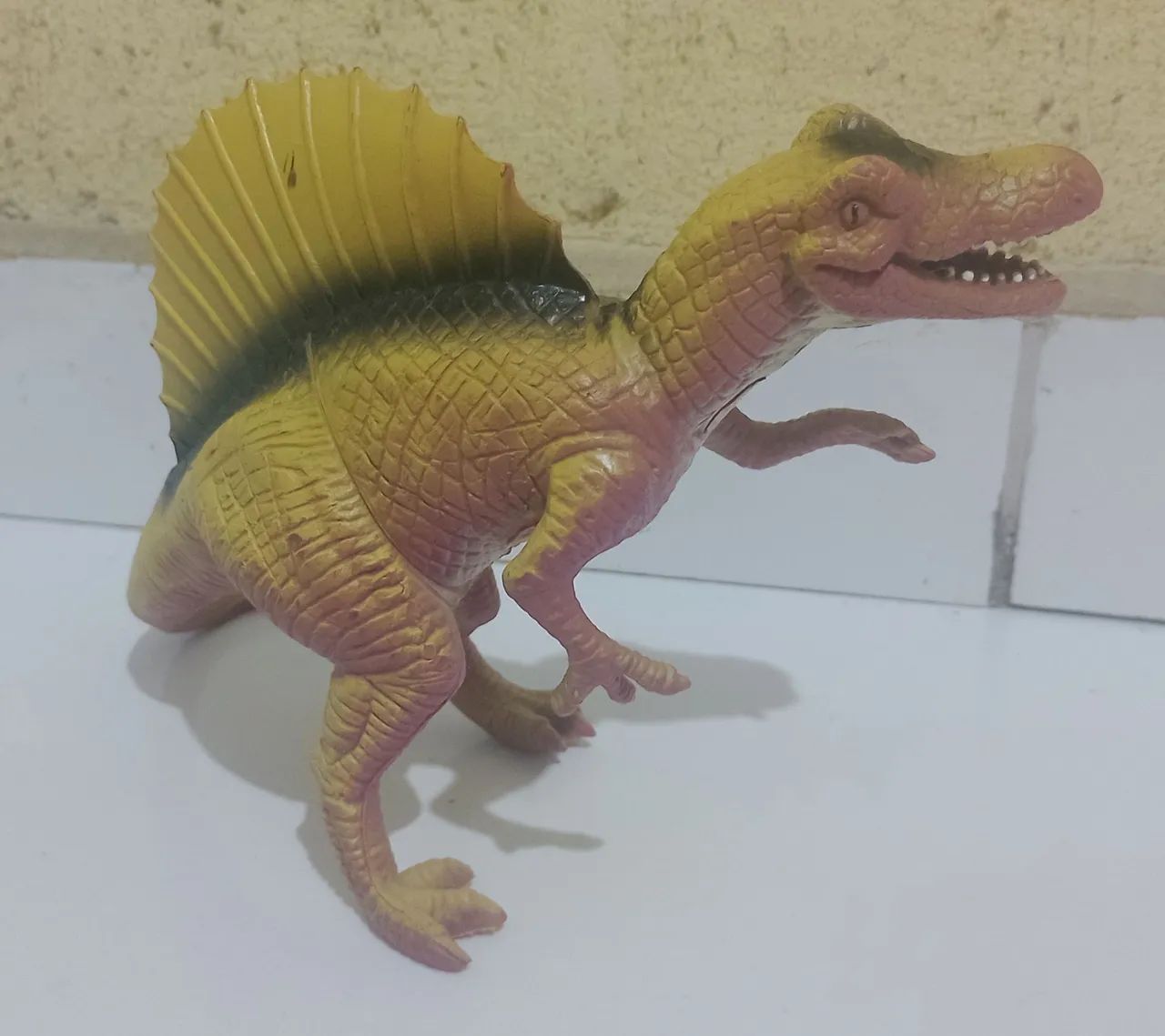 Espinossauro de plástico raro - Foto 2