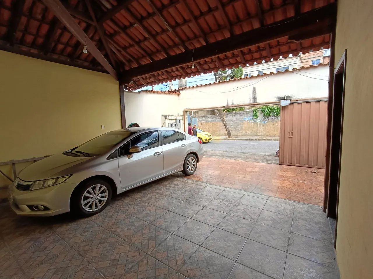 CASA 04 QUARTOS+ DOIS BARRACÃO ANEXOS. - Foto 4