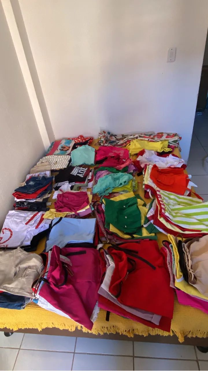 Lote de roupas infantis 