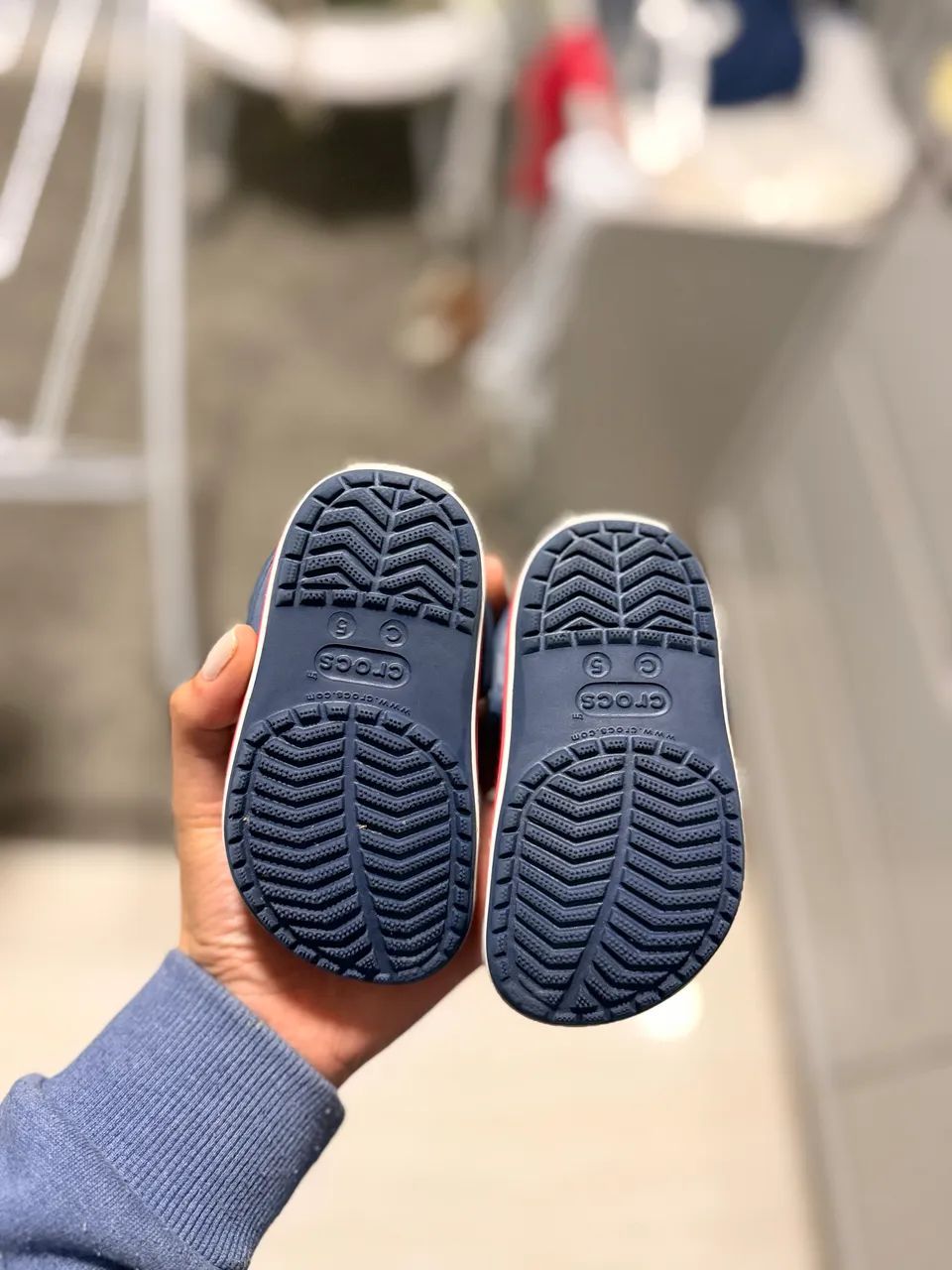 Crocs Crocband bebê azul marinho  - Foto 5