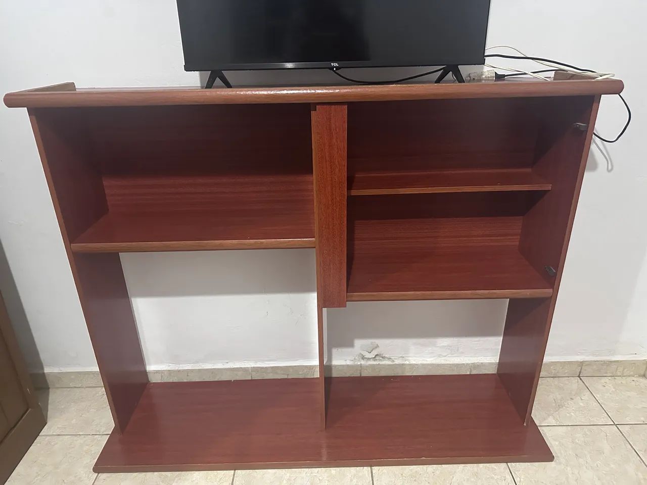 Estante pequena desapego . Pra levar hoje! ( SEM A TV) 