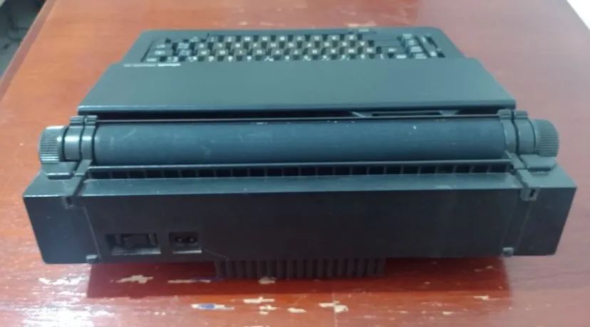 máquina de escrever olivetti praxis 20 - Foto 5