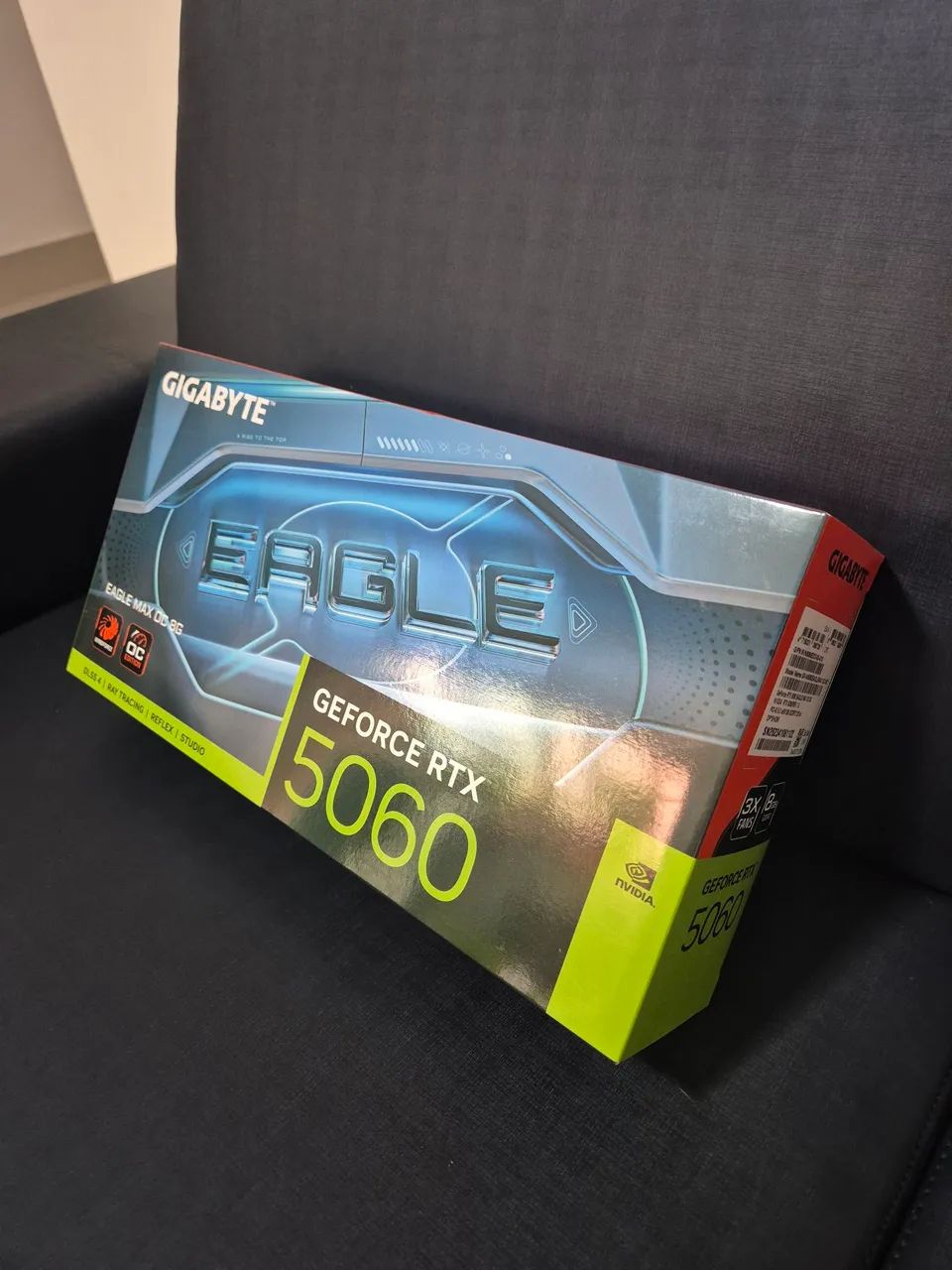 Placa de vídeo RTX 5060 Eagle Max 8GB DDR7 - Foto 2