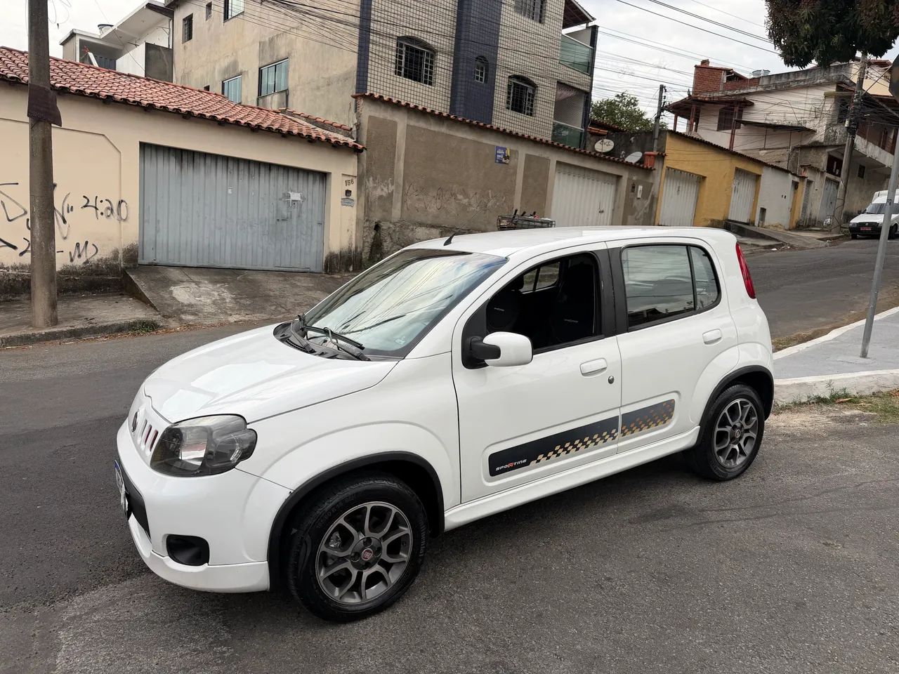 Fiat Uno Sporting 1.4 EVO Fire Flex 8V 4P 2013 - Foto 3