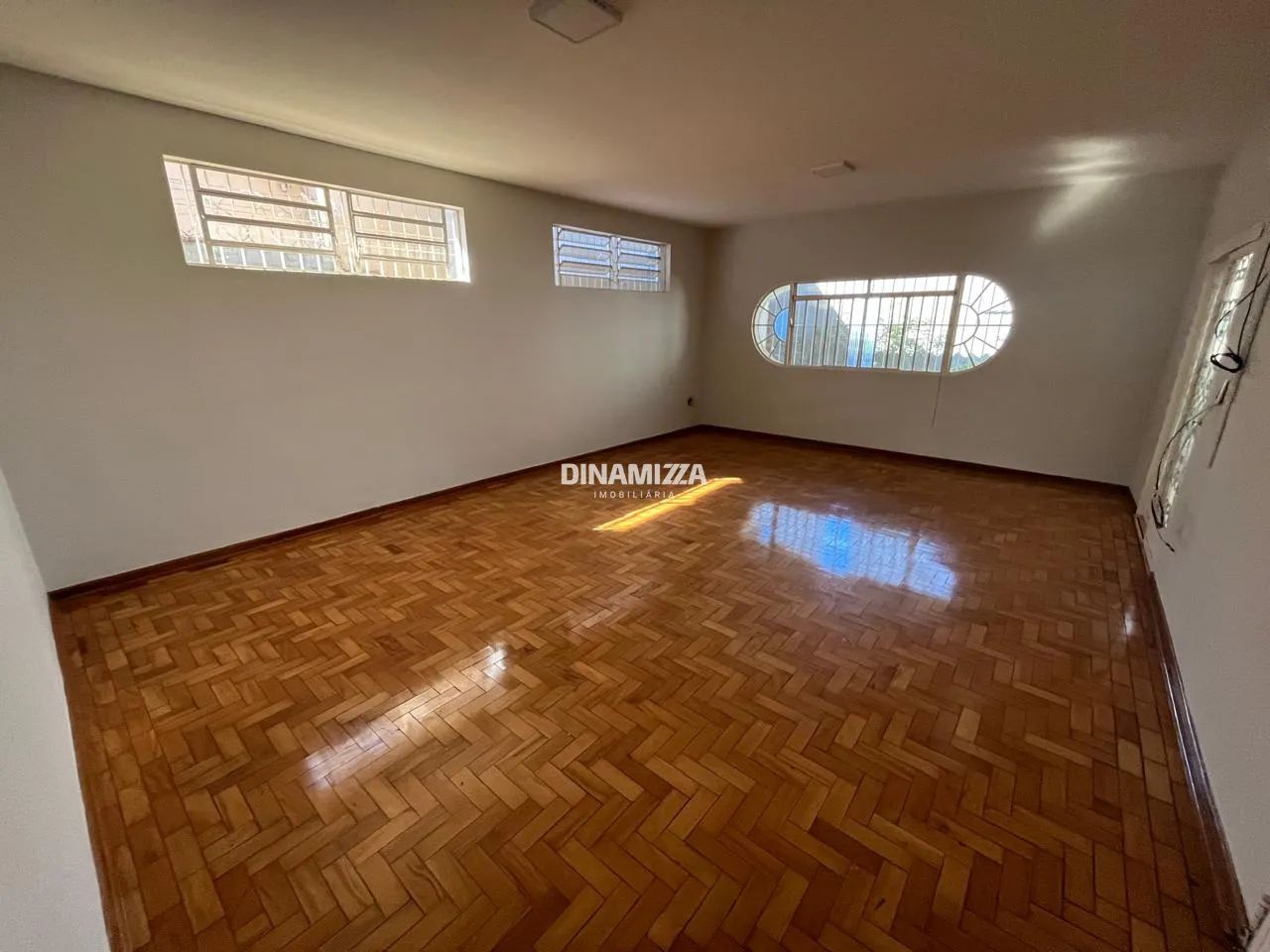 Casa Ampla com 3 Quartos - Foto 4