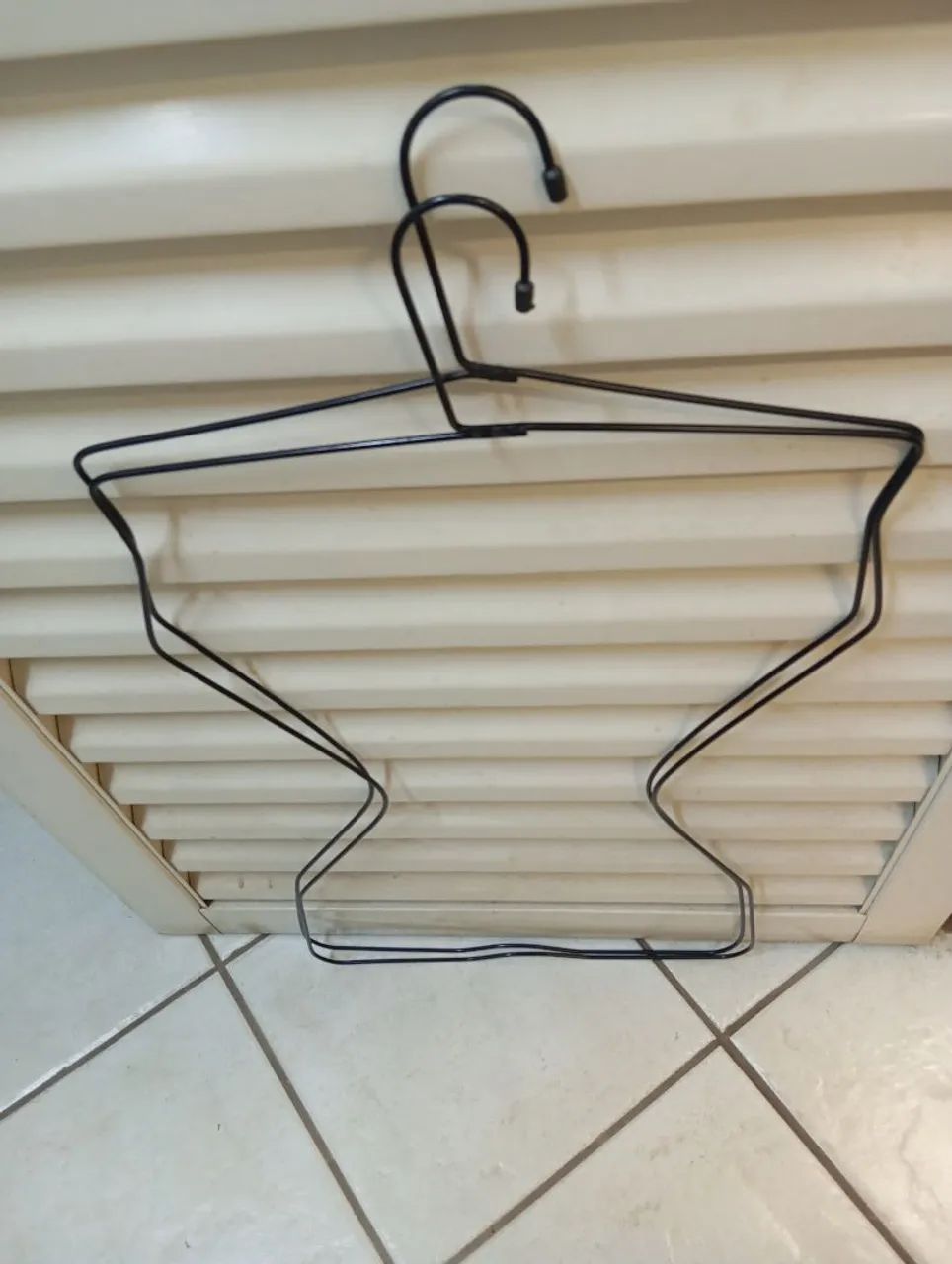 Cabides aramados e acrílicos  - Foto 2