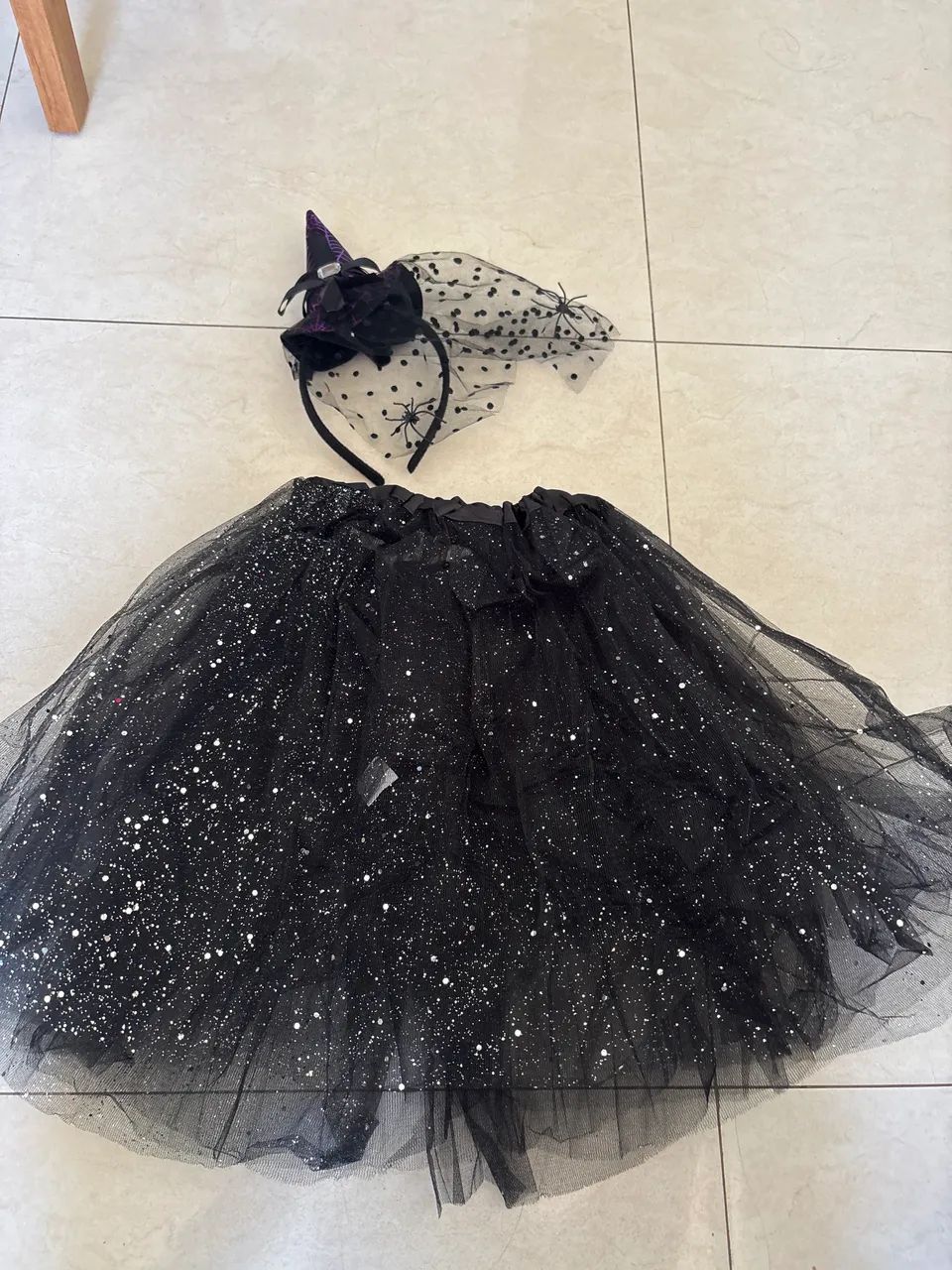 Saia tule preta + tiara bruxa 