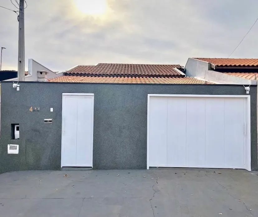 LINDA CASA A VENDA NO BAIRRO MECEJANA
