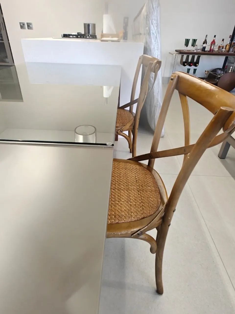 Mesa de Jantar com 4 cadeiras e Tampo de Vidro - Foto 5