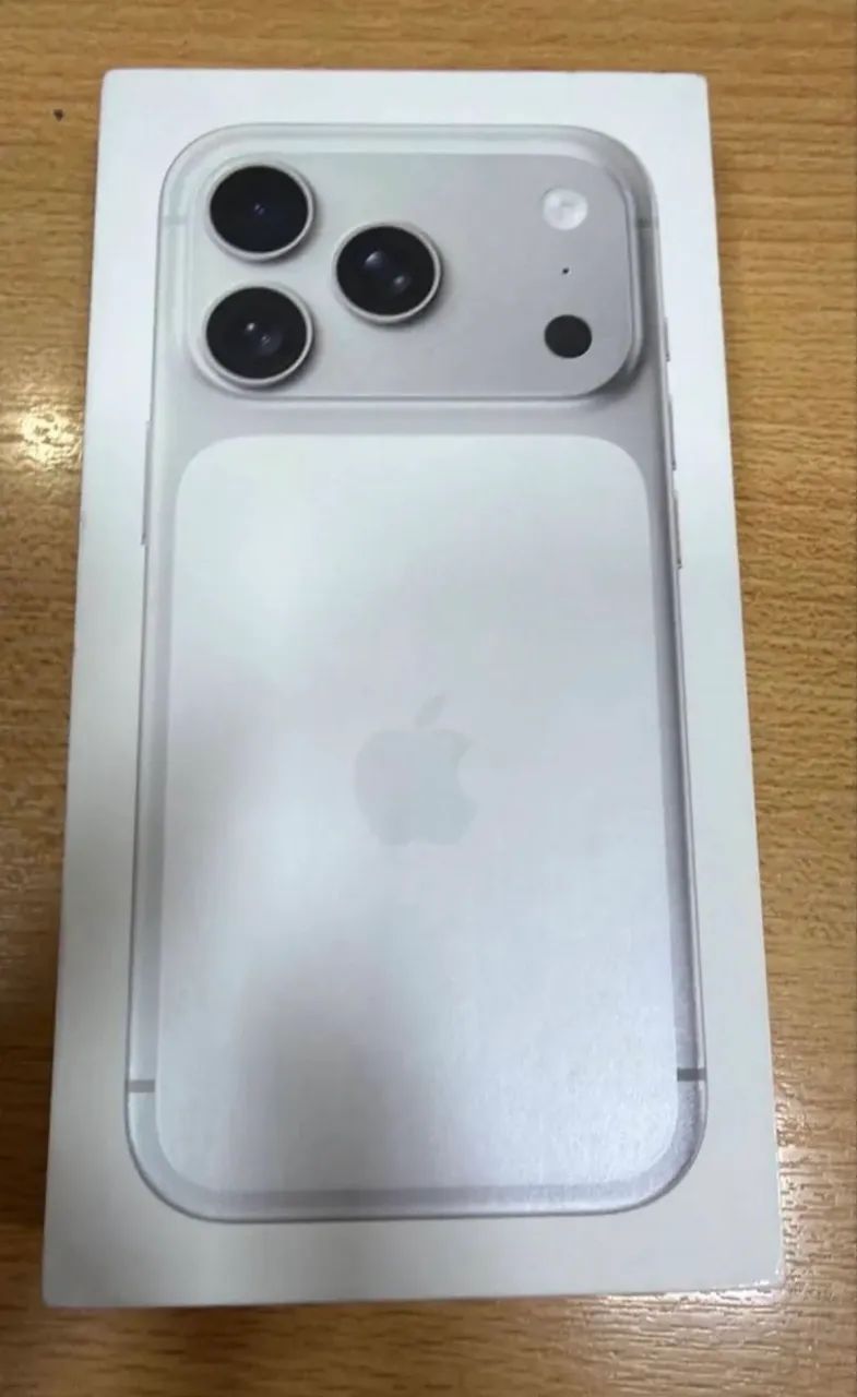 iPhone 17 pro Max Silver Lacrado 