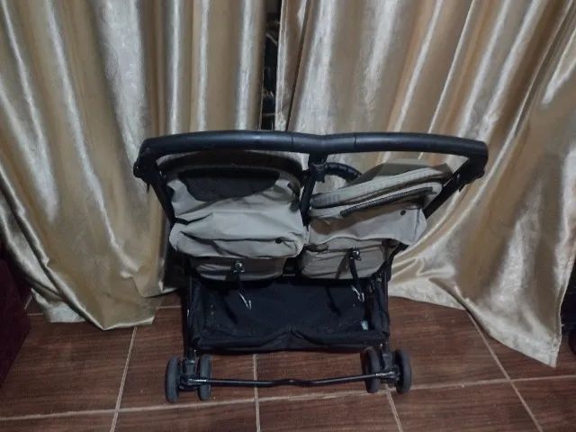 Carrinho de bebe gêmeos  - Foto 3