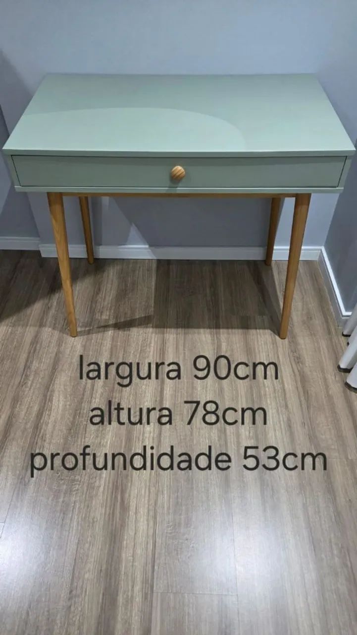 Penteadeira com cadeira
