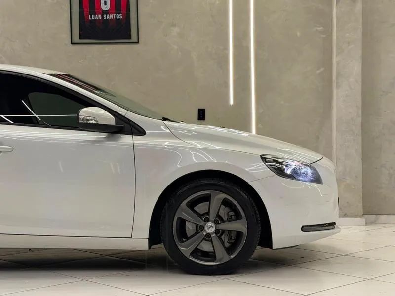 Volvo V40 T-4 KINETIC 2.0 Aut., foto 5 de 14