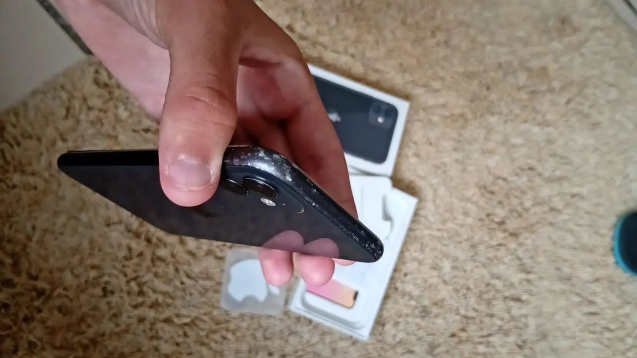 iPhone 11 com caixa