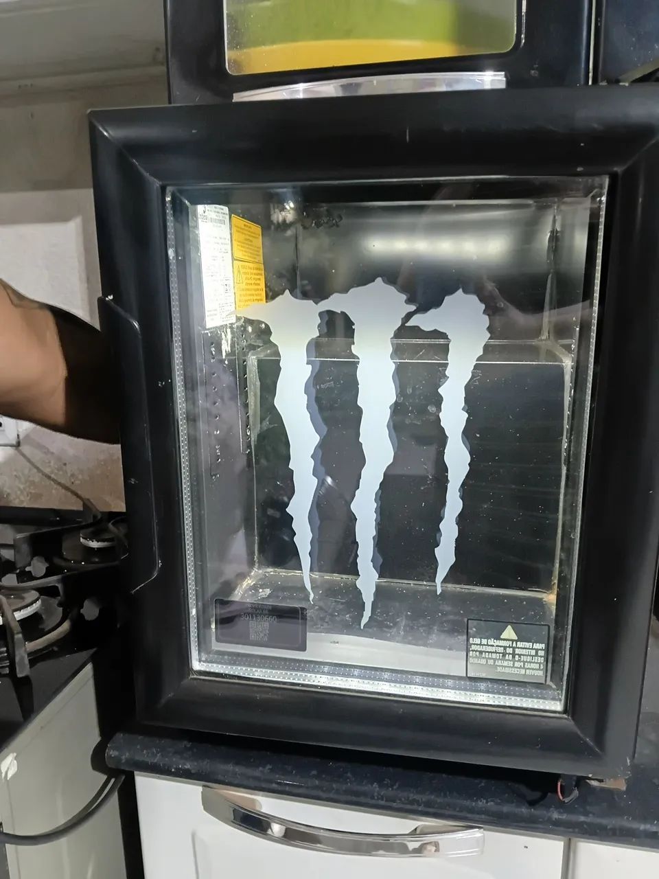 Vende-se frigobar da monster