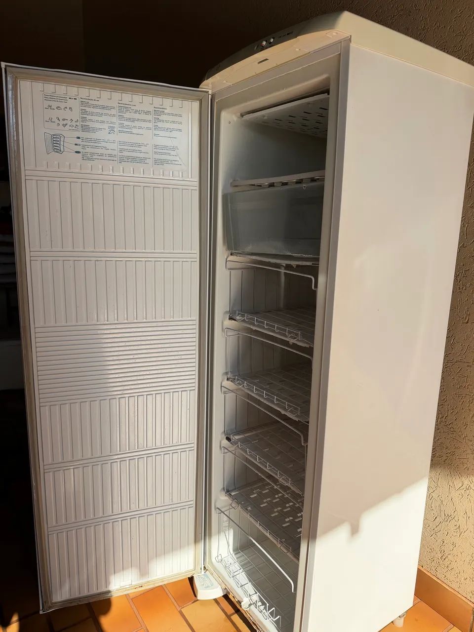 Freezer vertical Electrolux  - Foto 4