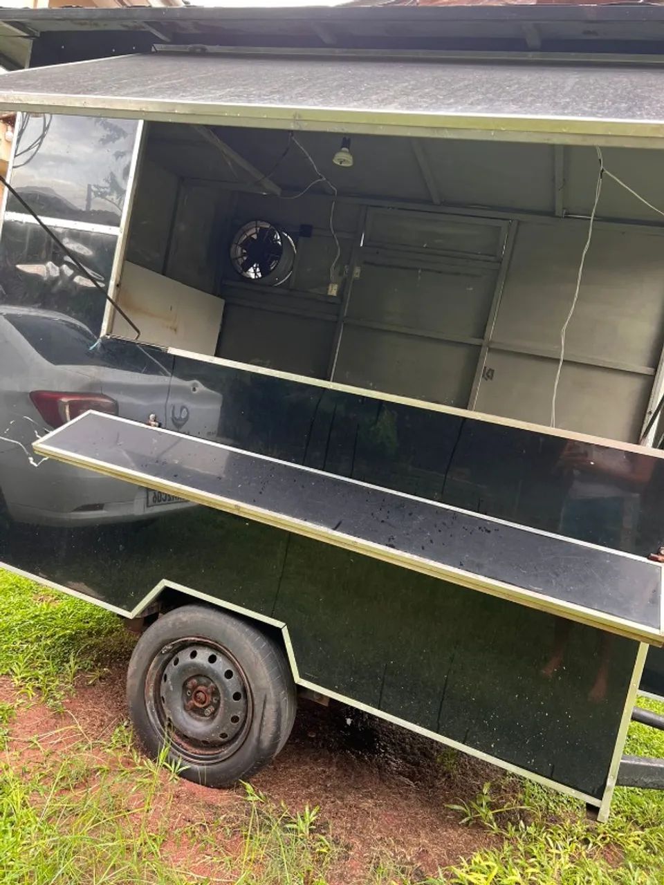 VENDE-SE FOOD TRUCK COM BANQUINHOS E MESAS - Foto 4