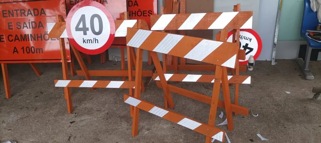 placas e cavaletes para sinalização de obra - Foto 5