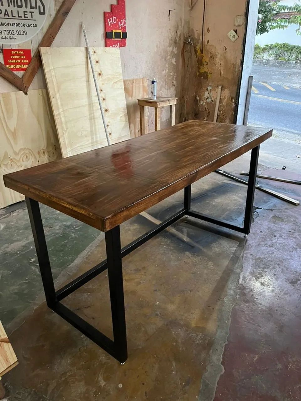 Mesa estilo industrial metal e madeira rústica sob medida 
