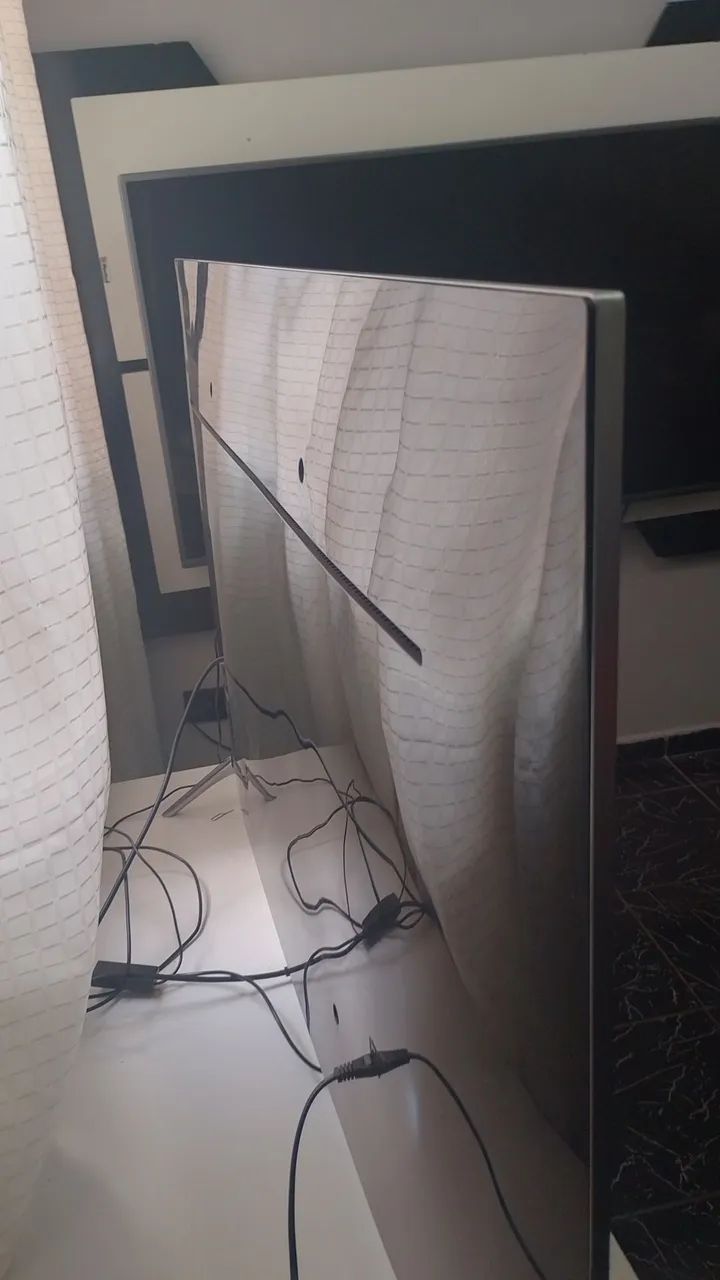Vendo tv smart 4k Samsung 49 polegadas com wi-fi ela tem uma mancha branca  - Foto 3