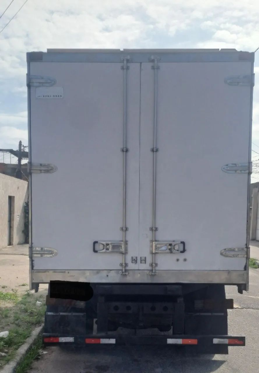 MB 710 PLUS REFRIGERADO 2004 - Foto 2