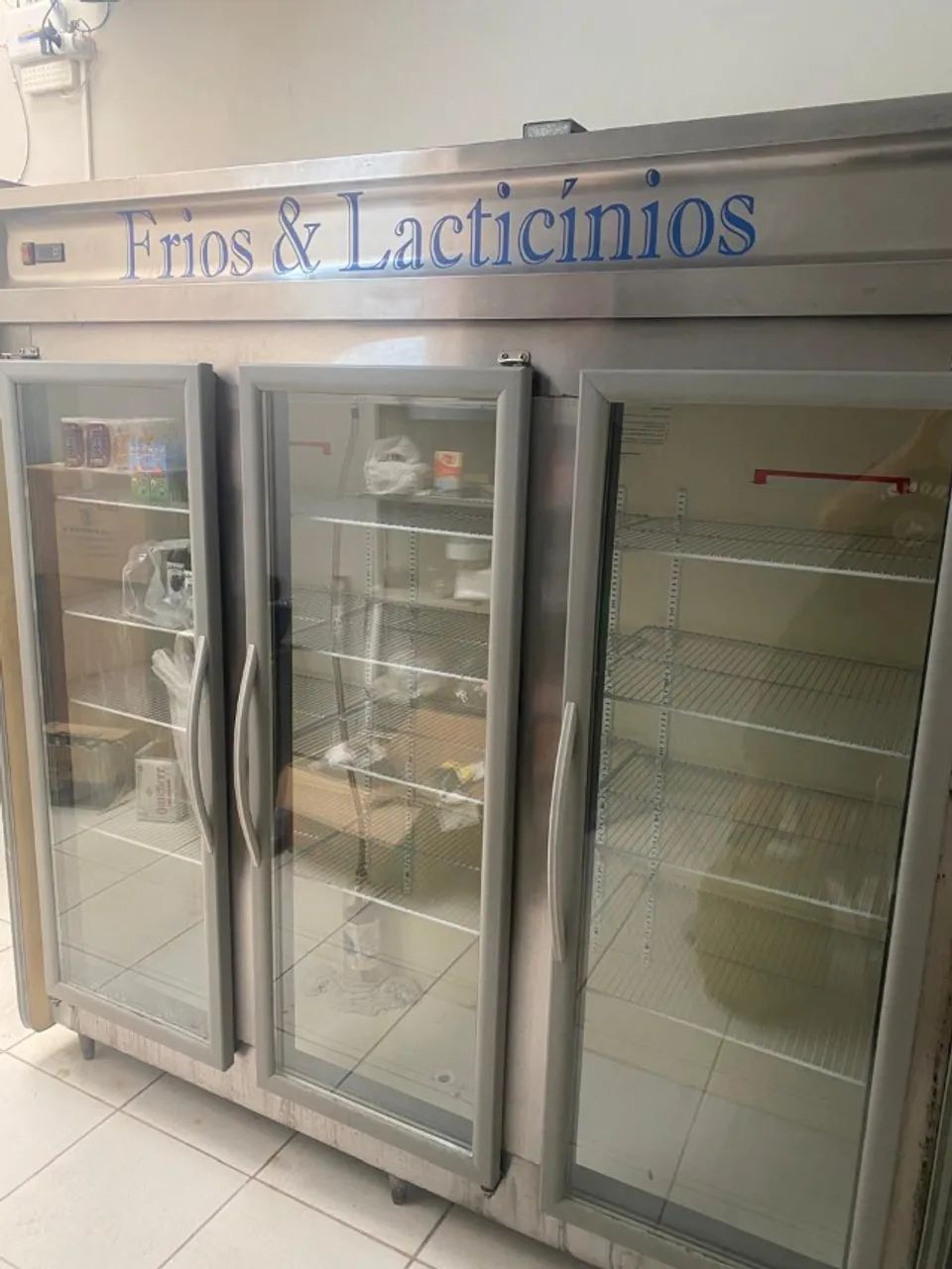 Expositora de Frios e Laticínios